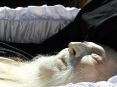 chipul Parintelui Adrian Fageteanu la inmormantare